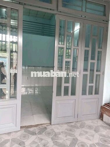 Nhà sạch sẽ,dt 4*15m,2pn,gác lững cổng rào, sân,gần chợ thới tứ