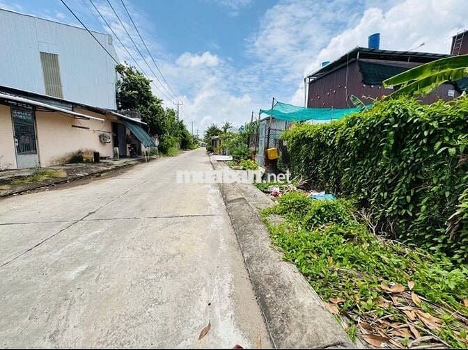 Nhà 1 lầu 1 trệt ngay thới tam thôn 17,hóc môn 820 triệu,59m2