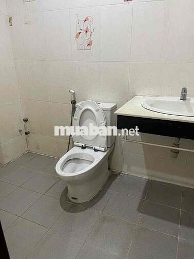 Cho thuê nhà 4x22 2lầu 3p ngủ, Đường thông 8m