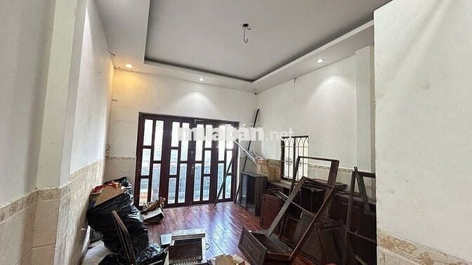 Mặt Tiền Âu Cơ - Đoạn Vỉa Hè Rộng, Sát Bên Cơm Gà Hải Nam.