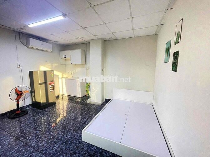 CHÍNH CHỦ TRỐNG 2PN CỬA SỔ THOÁNG ĐẦY ĐỦ NỘI THẤT NGAY GA METRO QUẬN 1