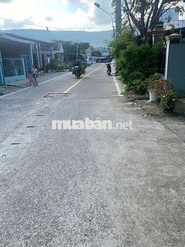 Bán nhà và dãy trọ mặt tiền kinh doanh ở Đặc Khu Phú Quốc gần biển