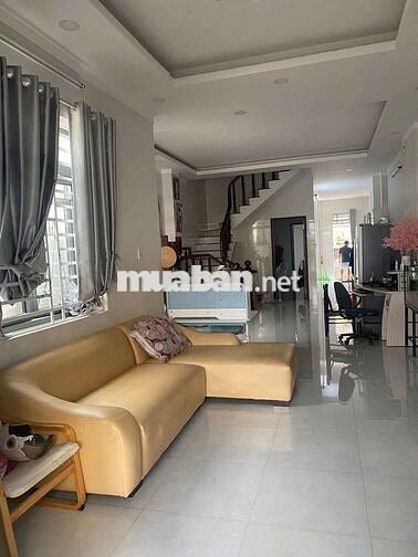 Bán nhà ngay Vòng Xoay Hiệp Thành 3, TDM, 105m2/ 1 Tỷ 880TR