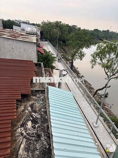 cho thuê nhà nguyên căn mặt tiền bờ kè gần chợ phú xuân