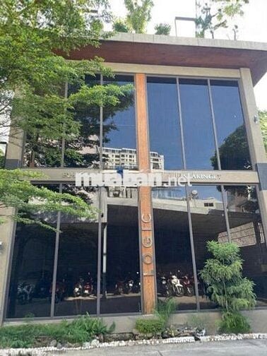 Nhà kính siêu đẹp ngang 18m tại Bến Vân Đồn Q4 - Cách PDB chỉ 900m !!!