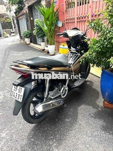 xe AB nhà còn rất mới it đi màu đen vàng