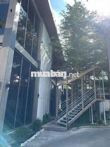 Nhà kính siêu đẹp ngang 18m tại Bến Vân Đồn Q4 - Cách PDB chỉ 900m !!!