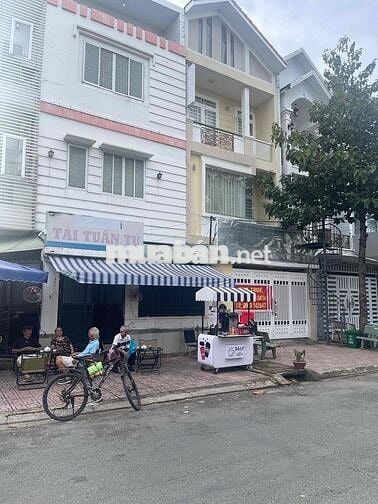 Cho thuê mặt bằng gần Trường Song ngữ Lạc Hồng