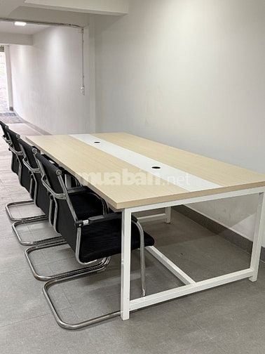 1 bàn văn phòng lớn và 4 ghế (bàn d2m4, r1m2)