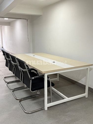 1 bàn văn phòng lớn và 4 ghế (bàn d2m4, r1m2)