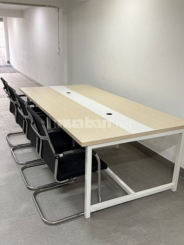 1 bàn văn phòng lớn và 4 ghế (bàn d2m4, r1m2)
