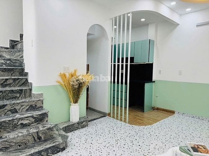 3 tầng đúc Mới tinh,xinh lung linh Dương Bá Trạc P1Q8 shr hoàn công đủ