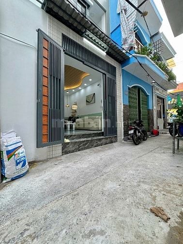 3 tầng đúc Mới tinh,xinh lung linh Dương Bá Trạc P1Q8 shr hoàn công đủ