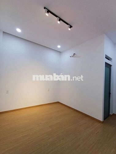 Ngang Hiếm 4,2M Lạc Long Quân, TB, 45m2  4 Tầng, 4PN.
