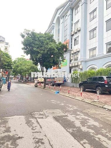 BÁN NHÀ ĐÔNG QUAN -DT 88 M 3 Tầng -MT 3,8 M