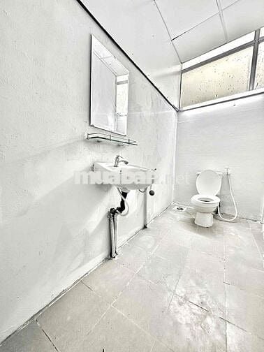 Chính chủ cho thuê trống lại kiot trệt 2 phòng ngủ ngay Cầu Bình Lợi