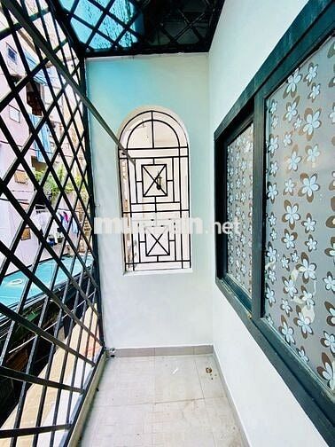 NHÀ 3 TẦNG - 45m2 - CÁCH HXH 2 CĂN - SÁT TRUNG TÂM QUẬN 1 - NHỈNH 5 TỶ