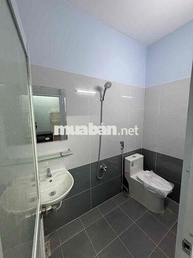 NHÀ MỚI XÂY TẶNG NỘI THẤT, HẺM XE HƠI, NGAY CẦU RẠCH TÔM