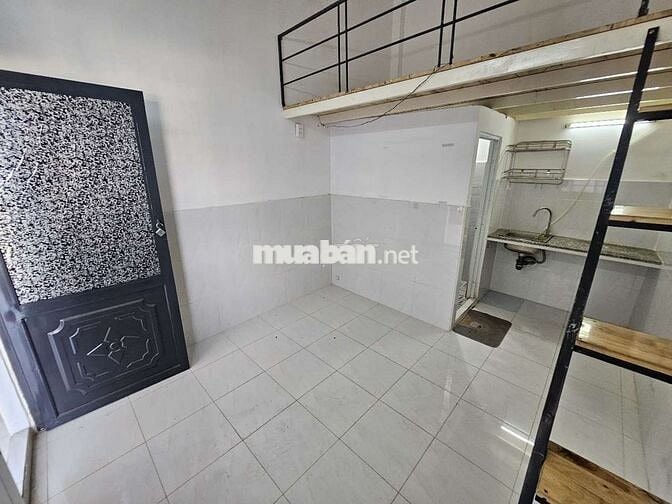 Phòng trọ gần TDTU, OU mặt tiền Lê Văn Lương.