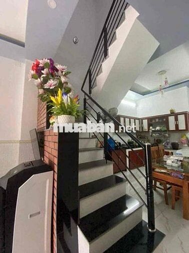 nhà hẻm thông xe hơi quay đầu. 1 HT 13 nay là tân thới hiệp q12