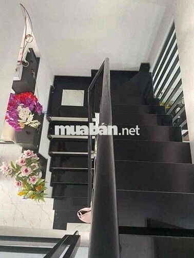nhà hẻm thông xe hơi quay đầu. 1 HT 13 nay là tân thới hiệp q12