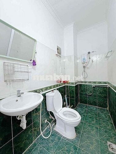 phòng cho thuê có ban công cửa sổ thoáng gần đại học sư phạm Quận 3