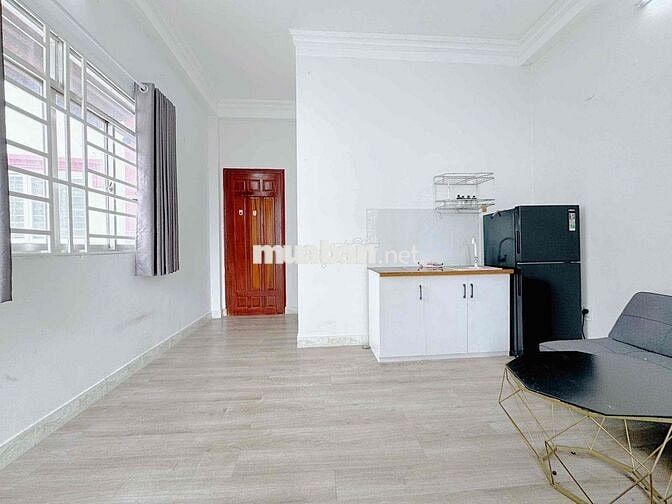 phòng cho thuê có ban công cửa sổ thoáng gần đại học sư phạm Quận 3