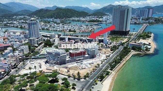 Mặt tiền Nguyễn Bỉnh Khiêm sát biển Nha trang. giá 15.6 tỷ