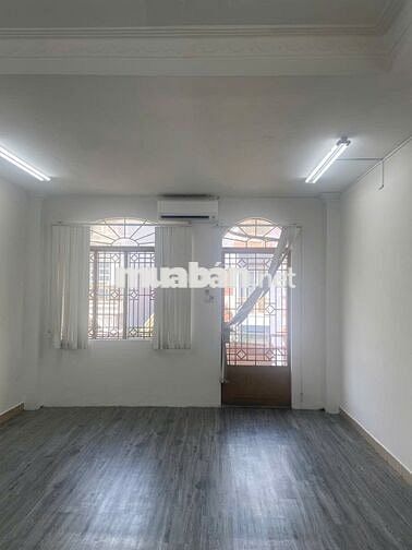 Cho thuê nhà nguyên căn 4 tầng– Đường nhựa 8m, 4A Đồng Xoài, 5’ ra TSN