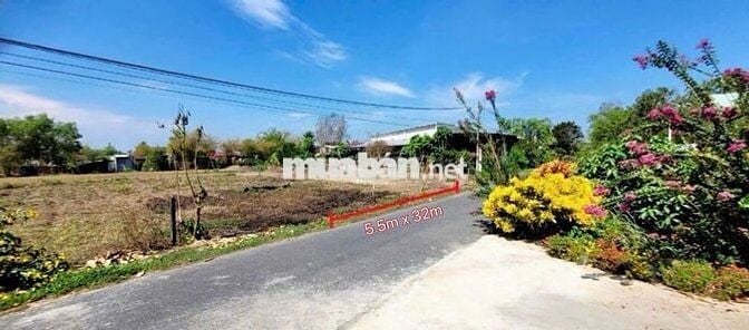Nhượng 315m2 đất có 305m2 thổ, Phước Thạnh – Giá 770tr – gần QL22 500M