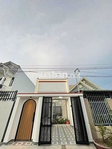 Chú 6 Bán gấp căn nhà ở Củ Chi. Cách QL22 chỉ 400m. DT 125m2, 890tr