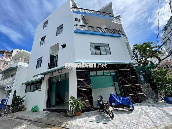 BÁN NHÀ  2 MẶT TIỀN  TRUNG TÂM NHA TRANG CÁCH BIẾN 700m