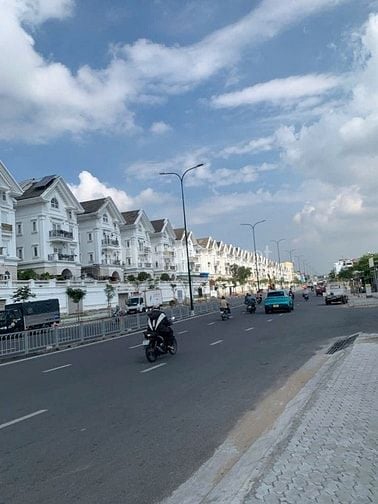 Cho thuê biệt thự Cityland mặt tiền Dương Quảng Hàm 14x20 5 tầng 100tr