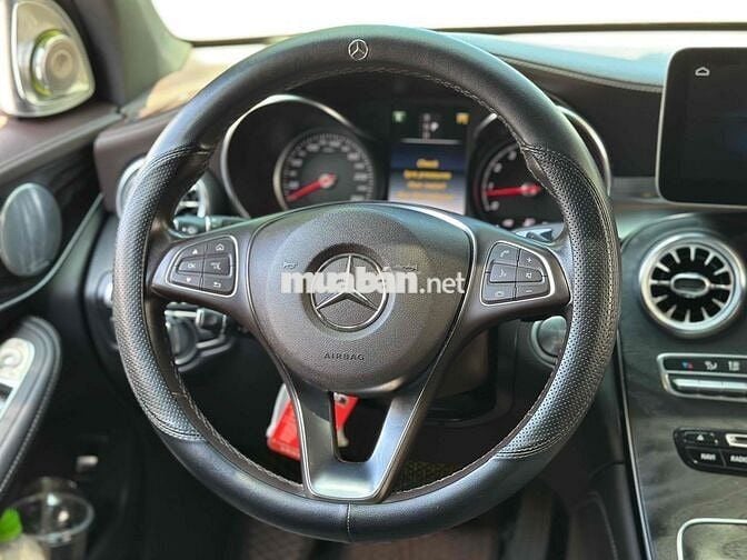 Mercedes Benz GLC 2018 300 4MATIC - 101000 km