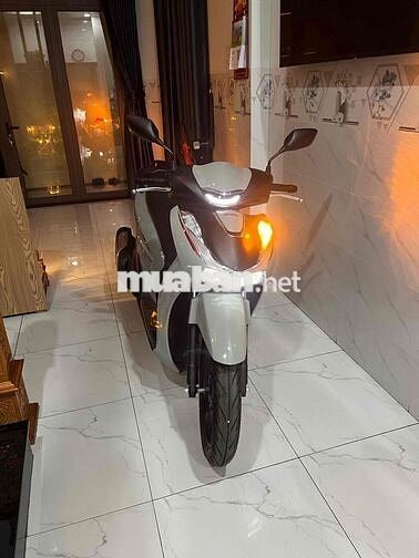 Honda SH160i ABS Xám Xi Măng Năm 2024 Chạy 500km