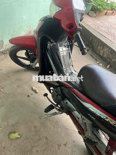 rsx may em rịn giấy tờ hợp le
