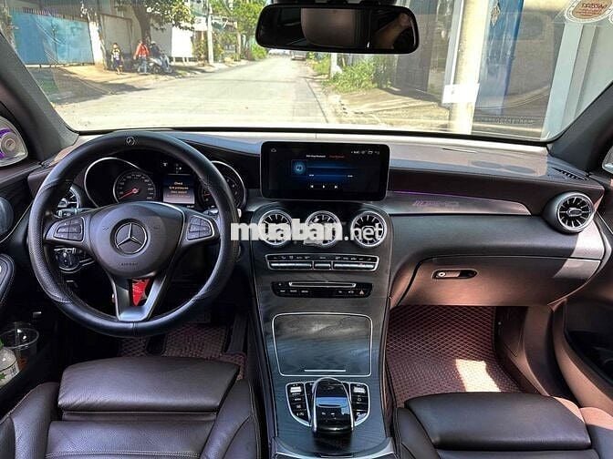 Mercedes Benz GLC 2018 300 4MATIC - 101000 km