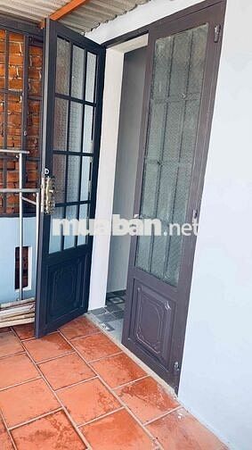 Nhà ở Hẻm rộng,DTSD 96m2, 3 phòng ngủ,2 vệ sinh,1 p khách, 1 ban công