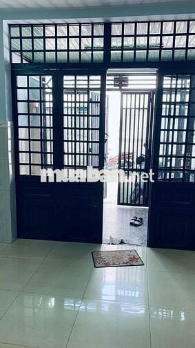 Nhà ở Hẻm rộng,DTSD 96m2, 3 phòng ngủ,2 vệ sinh,1 p khách, 1 ban công
