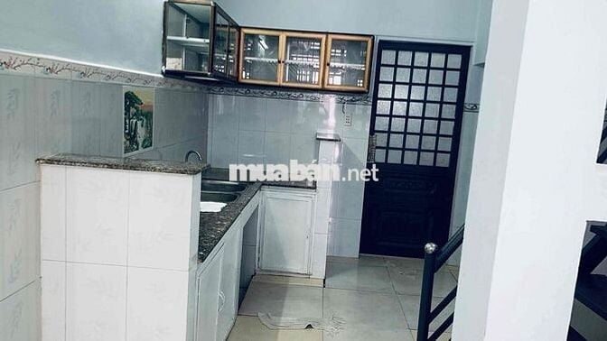 Nhà ở Hẻm rộng,DTSD 96m2, 3 phòng ngủ,2 vệ sinh,1 p khách, 1 ban công