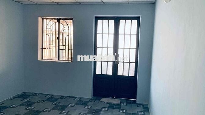 Nhà ở Hẻm rộng,DTSD 96m2, 3 phòng ngủ,2 vệ sinh,1 p khách, 1 ban công