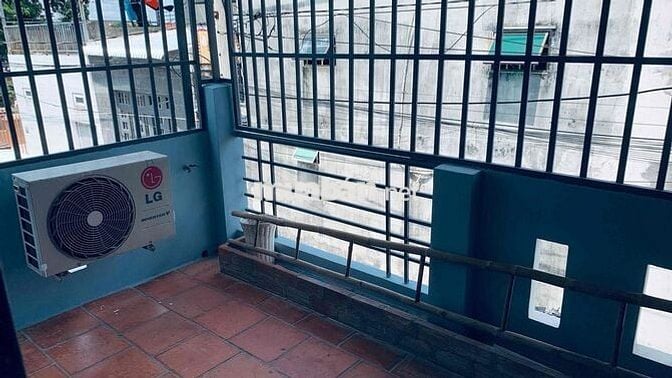 Nhà ở Hẻm rộng,DTSD 96m2, 3 phòng ngủ,2 vệ sinh,1 p khách, 1 ban công
