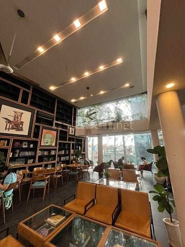 CHO THUÊ MT KINH DOANH SIÊU HOT VỚI DT :  10*20. 6 TẦNG