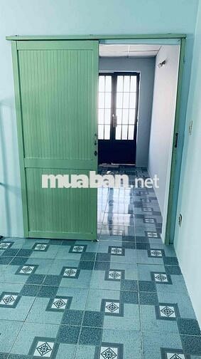 Nhà ở Hẻm rộng,DTSD 96m2, 3 phòng ngủ,2 vệ sinh,1 p khách, 1 ban công