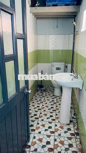 Nhà ở Hẻm rộng,DTSD 96m2, 3 phòng ngủ,2 vệ sinh,1 p khách, 1 ban công