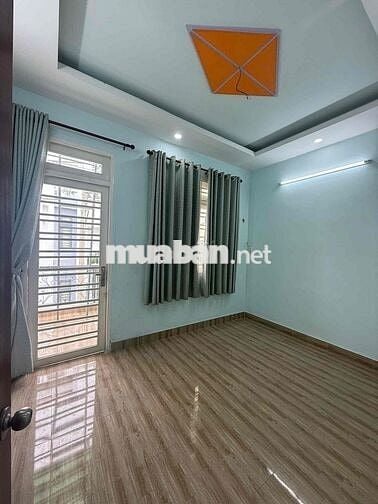 nhà trệt 2 lầu 4 phòng ngủ 3wc, hẻm 5m thông