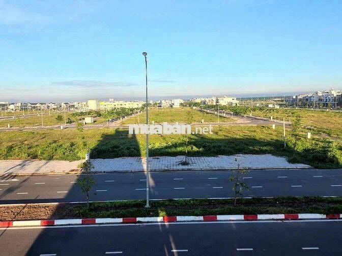 Bán nhà mặt tiền đường D18 TDC Lộc An