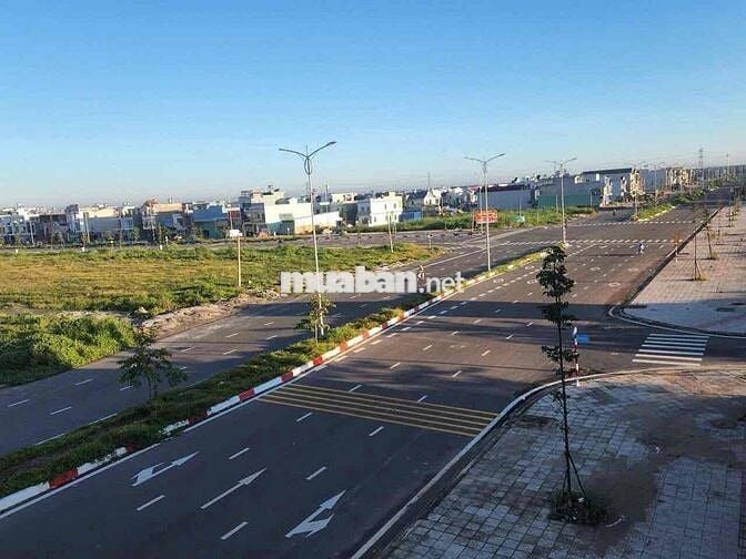Bán nhà mặt tiền đường D18 TDC Lộc An