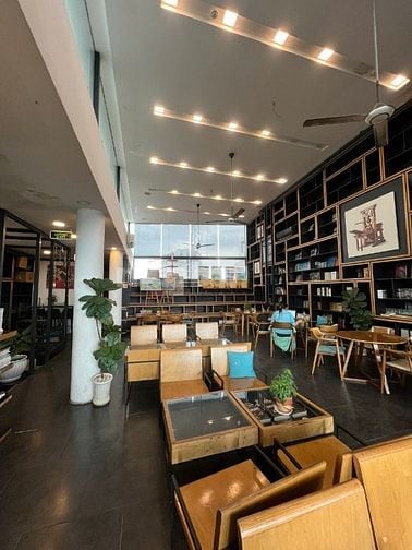 CHO THUÊ MT KINH DOANH SIÊU HOT VỚI DT :  10*20. 6 TẦNG