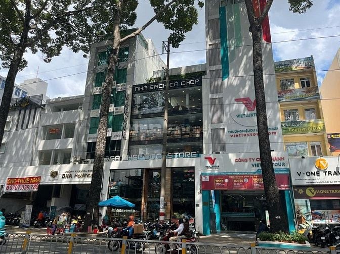 CHO THUÊ MT KINH DOANH SIÊU HOT VỚI DT :  10*20. 6 TẦNG